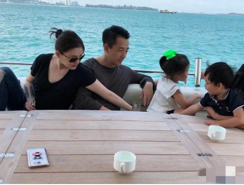 变样跟汪小菲结婚才是真正的幸福吧！瓦力棋牌游戏大S两段婚姻穿搭风格大