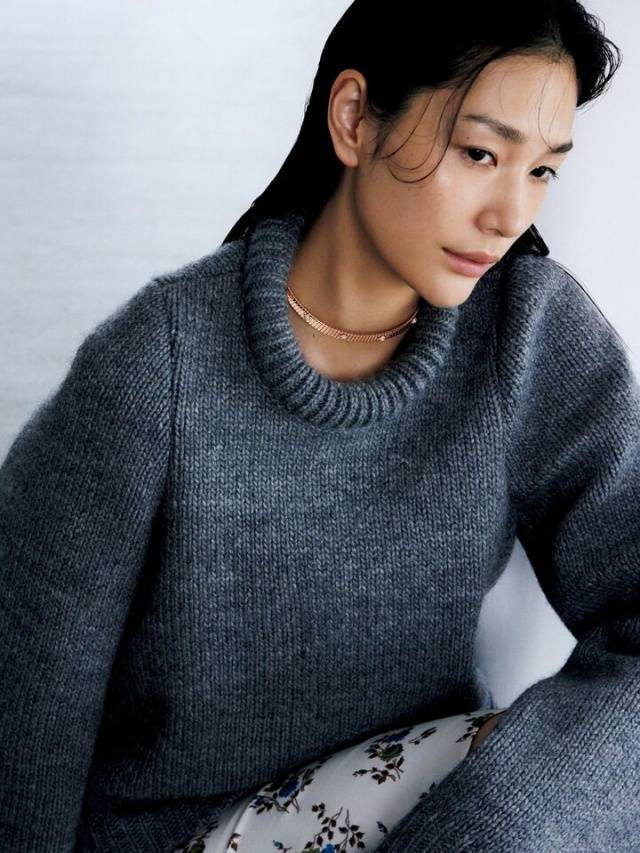 ：要学会用珠宝50+女性尤其不可忽略瓦力游戏app灰色穿搭的高级感秘诀(图3)