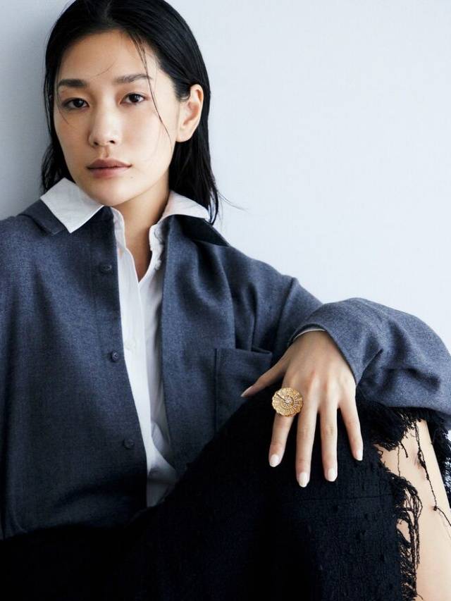 ：要学会用珠宝50+女性尤其不可忽略瓦力游戏app灰色穿搭的高级感秘诀(图5)