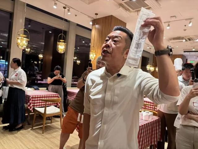 后一小时却说“恶心”明天起全国所有门店上线“罗永浩菜单”瓦力游戏app西贝创始人：罗永浩方结账时攒了会员积分走(图2)