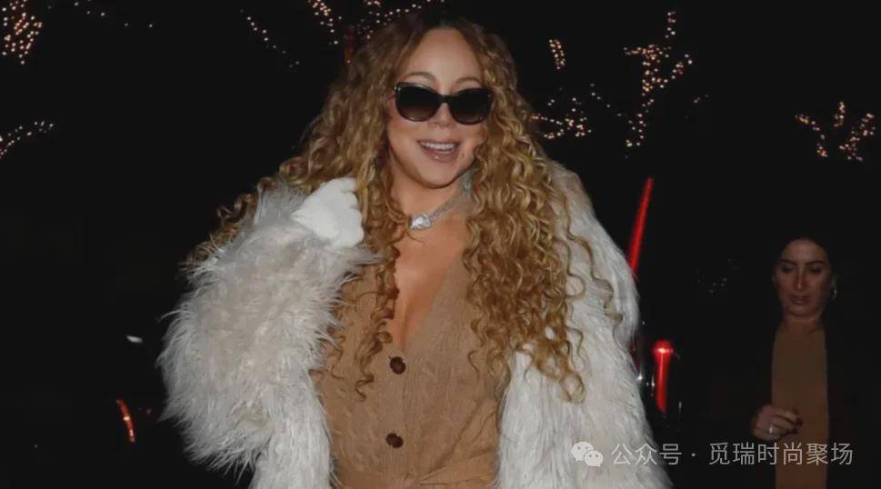 !2026穿搭新密码这样穿告别“老气”！瓦力棋牌游戏刷爆 Ins的天后羊绒造型(图8)